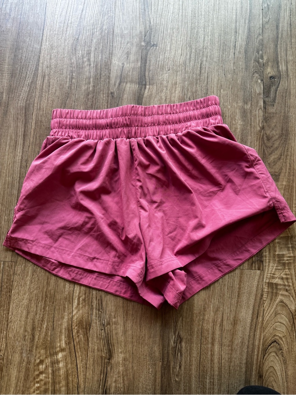 Varley running shorts XS magenta color